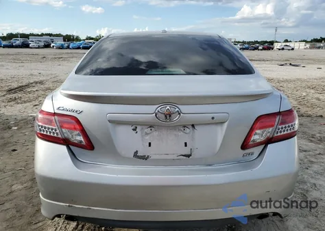 2011 Toyota Camry Base z USA, uszkodzony, nr VIN 4T1BF3EK5BU599598